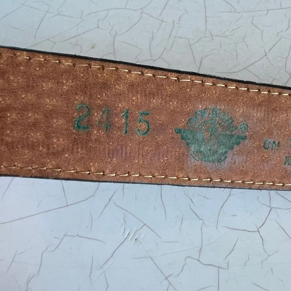 Dockers vintage leathers croc texture belt silver buckle and end size 32